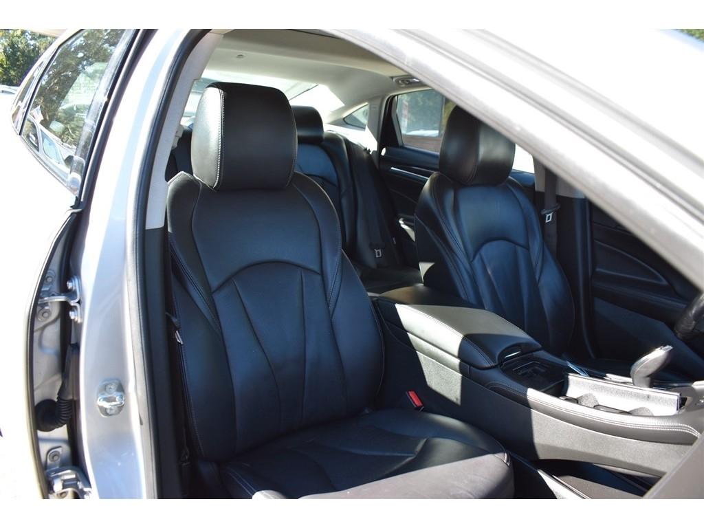 Buick LaCrosse 4dr Sdn Premium FWD 2017