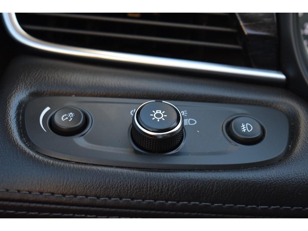 Buick LaCrosse 4dr Sdn Premium FWD 2017