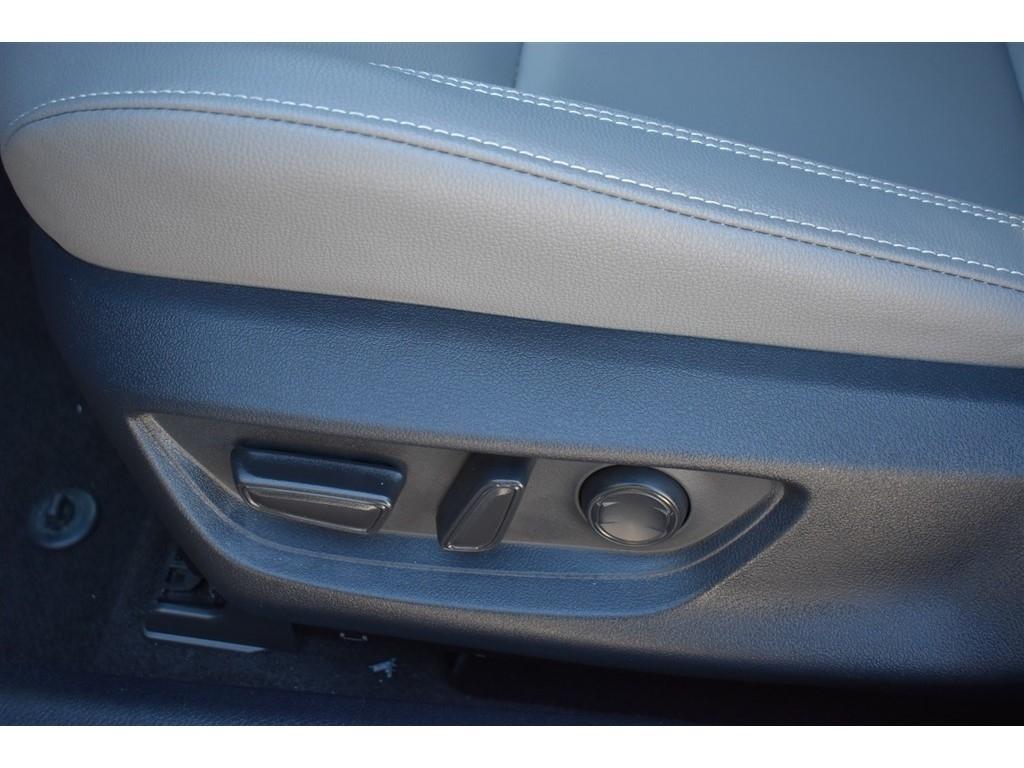 Toyota Camry XLE (Natl) 2025