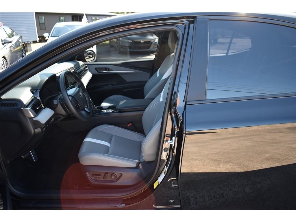 Toyota Camry XLE (Natl) 2025