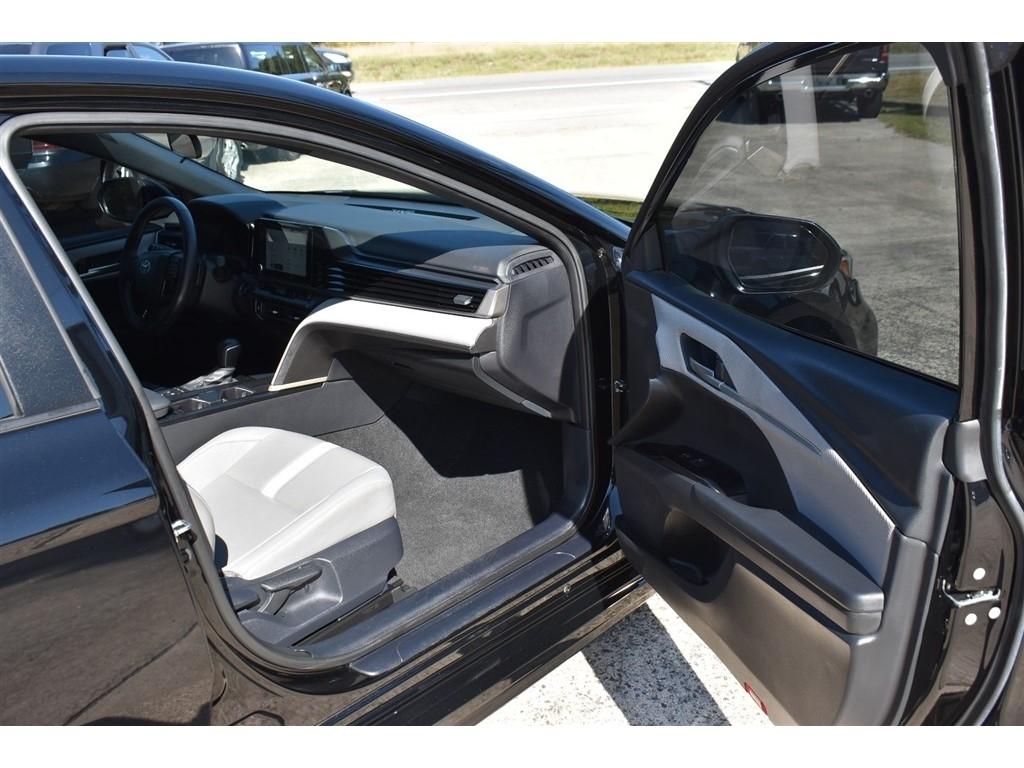 Toyota Camry XLE (Natl) 2025