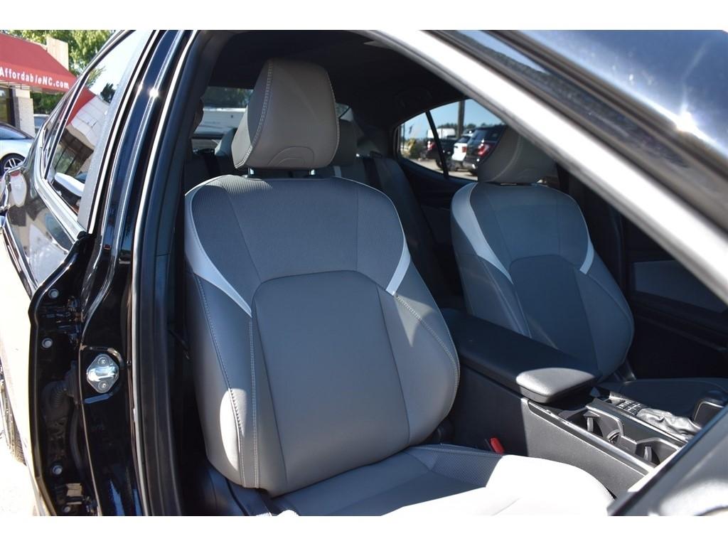 Toyota Camry XLE (Natl) 2025