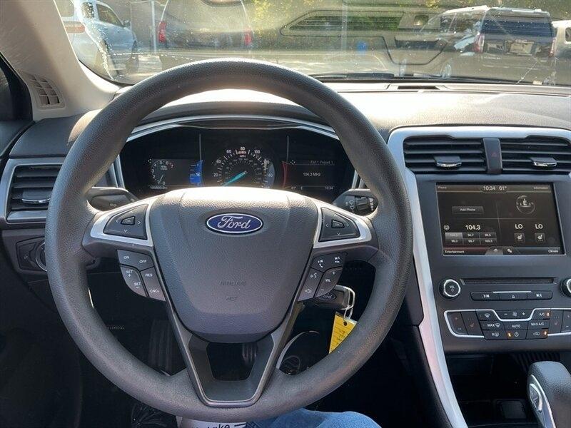 Ford Fusion SE 2016
