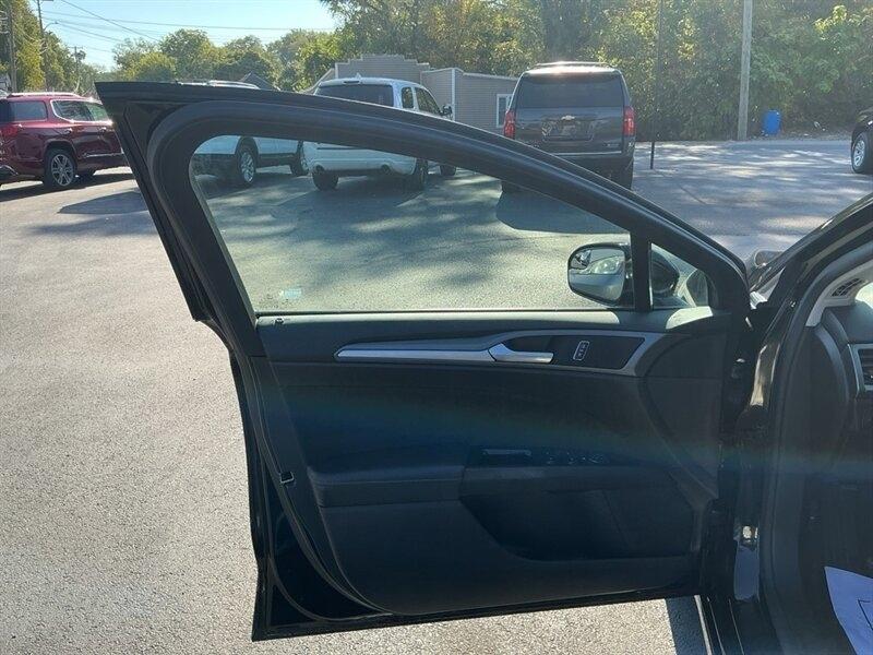 Ford Fusion SE 2016