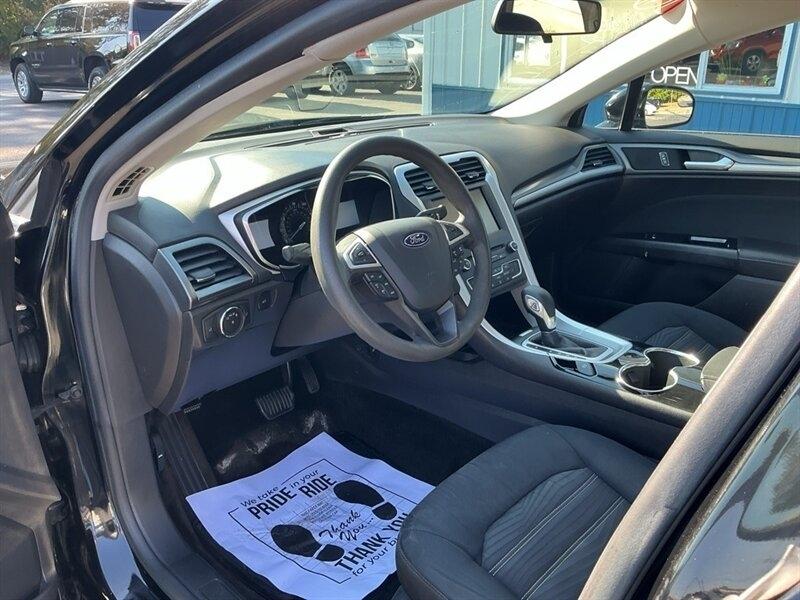 2016 Ford Fusion SE - Photo 9
