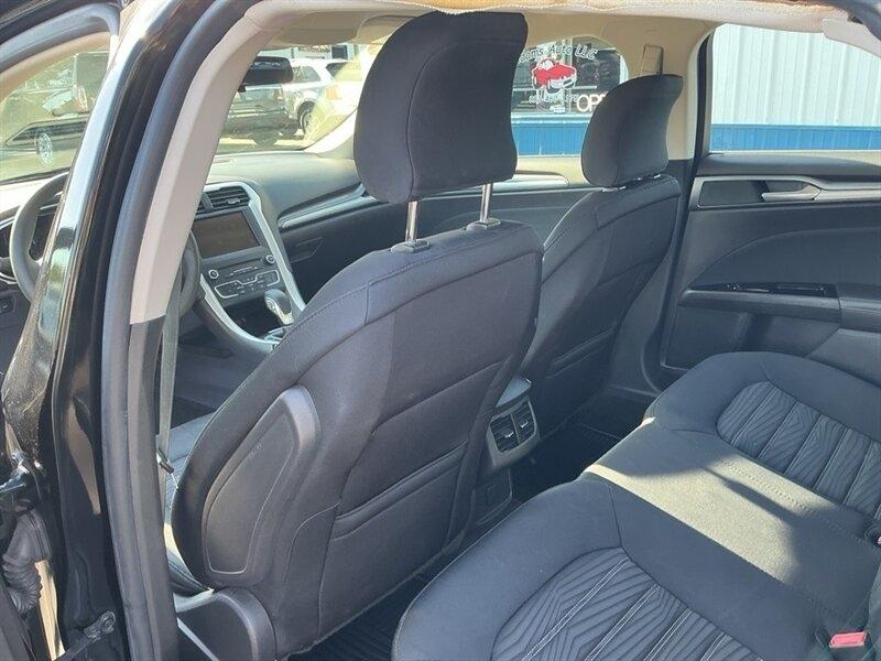 2016 Ford Fusion SE - Photo 12