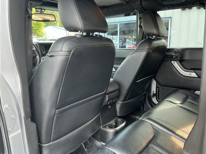 Jeep Wrangler Unlimited Sahara 4WD 2014