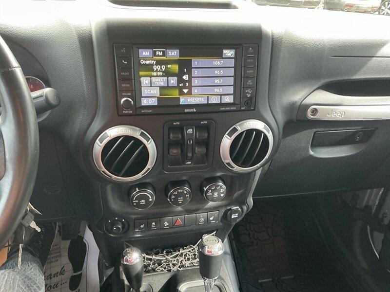 Jeep Wrangler Unlimited Sahara 4WD 2014