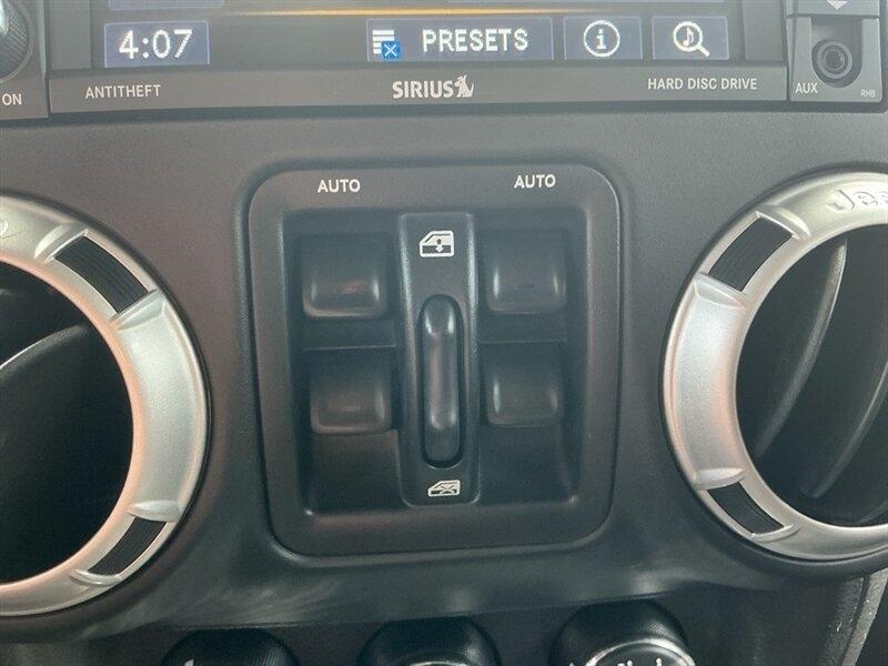 Jeep Wrangler Unlimited Sahara 4WD 2014