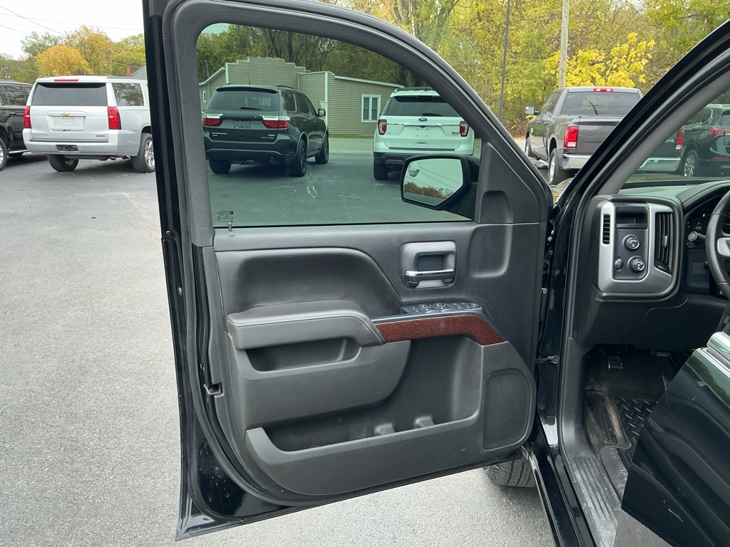 GMC Sierra 1500 SLE Crew Cab Short Box 4WD 2017 GMC Sierra 1500 SLE Crew Cab Short Box 4WD 2017