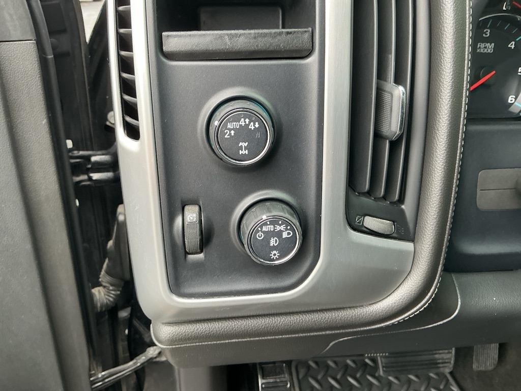 GMC Sierra 1500 SLE Crew Cab Short Box 4WD 2017 GMC Sierra 1500 SLE Crew Cab Short Box 4WD 2017