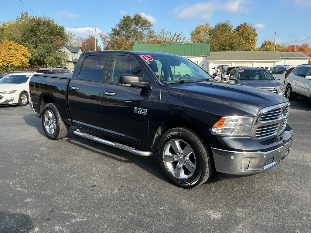 RAM 1500 SLT Crew Cab SWB 4WD 2015 RAM 1500 SLT Crew Cab SWB 4WD 2015