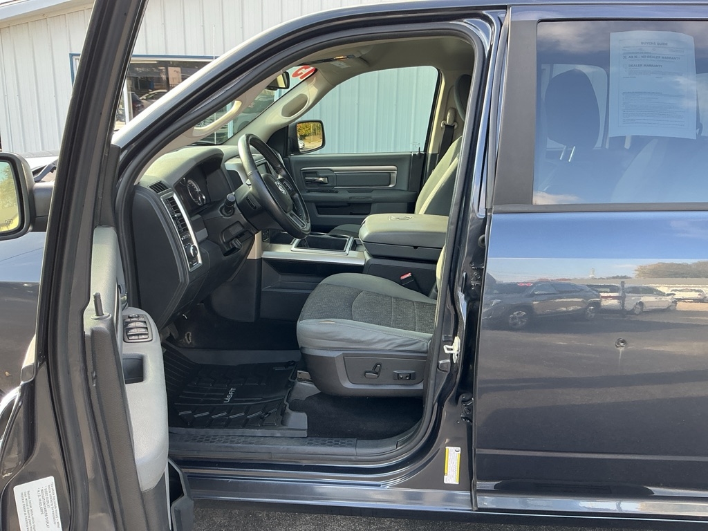 RAM 1500 SLT Crew Cab SWB 4WD 2015 RAM 1500 SLT Crew Cab SWB 4WD 2015