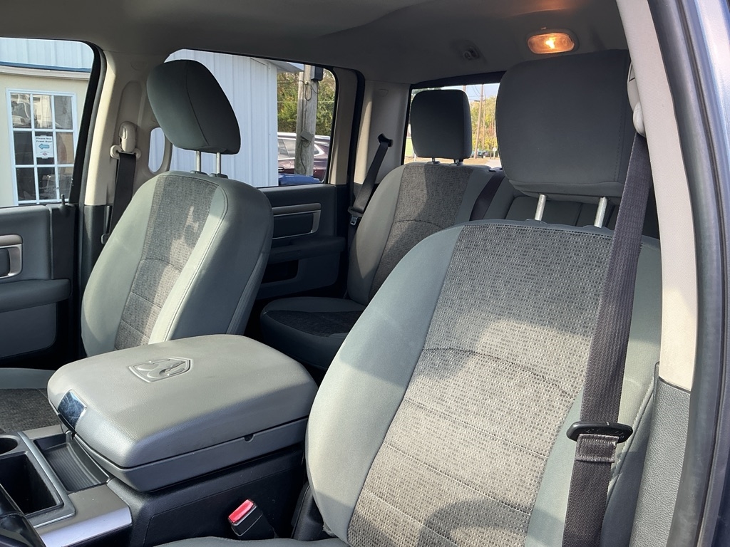 RAM 1500 SLT Crew Cab SWB 4WD 2015 RAM 1500 SLT Crew Cab SWB 4WD 2015