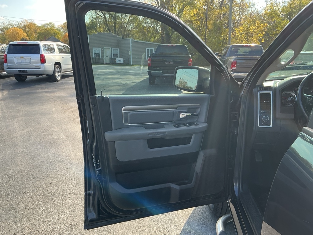 RAM 1500 SLT Crew Cab SWB 4WD 2015 RAM 1500 SLT Crew Cab SWB 4WD 2015