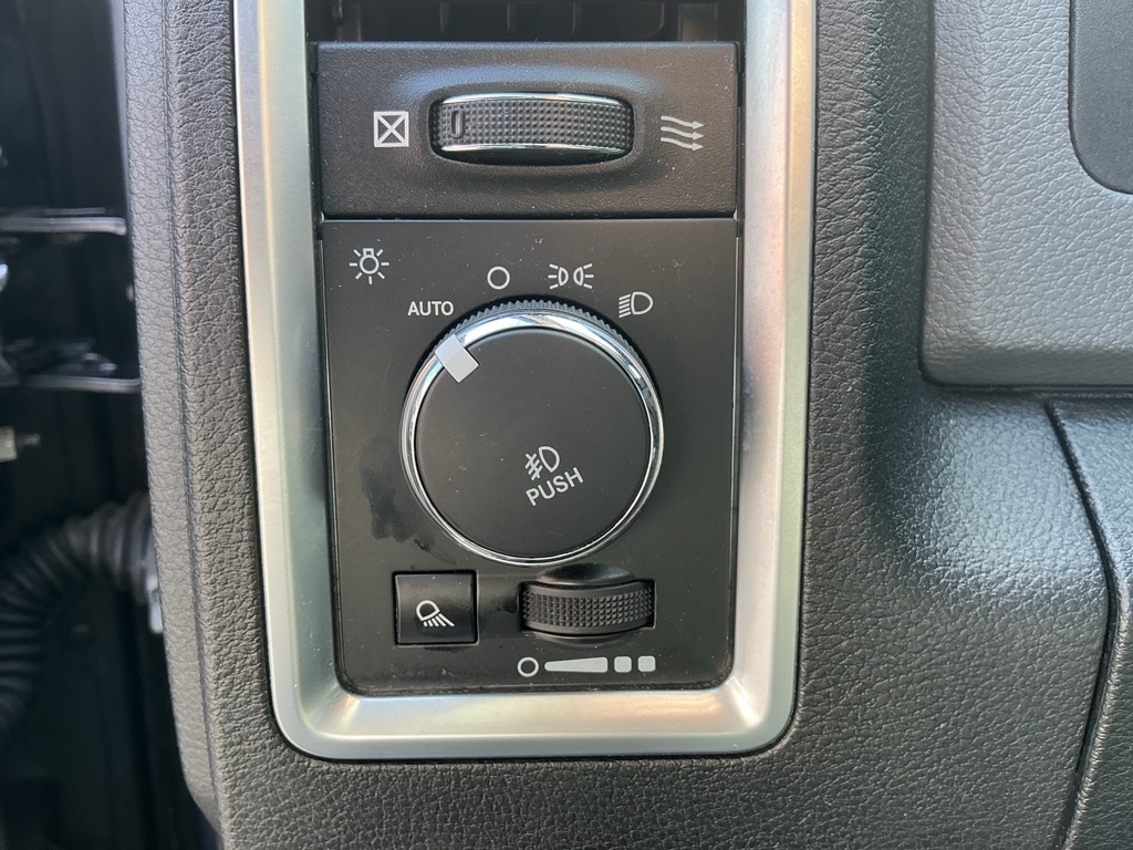 RAM 1500 SLT Crew Cab SWB 4WD 2015 RAM 1500 SLT Crew Cab SWB 4WD 2015