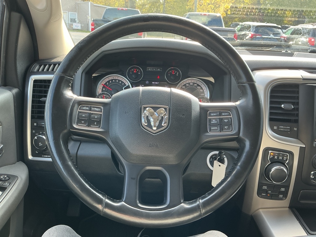 RAM 1500 SLT Crew Cab SWB 4WD 2015 RAM 1500 SLT Crew Cab SWB 4WD 2015