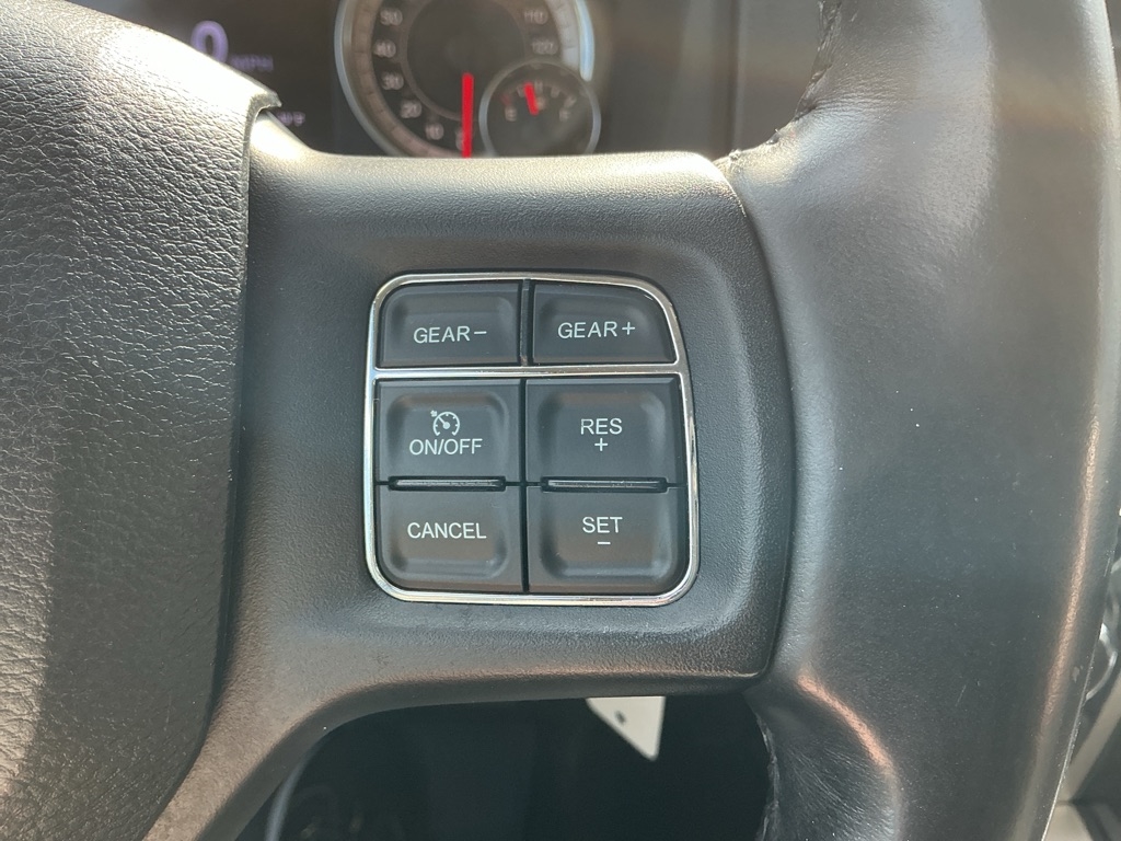 RAM 1500 SLT Crew Cab SWB 4WD 2015 RAM 1500 SLT Crew Cab SWB 4WD 2015