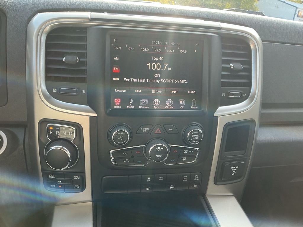 RAM 1500 SLT Crew Cab SWB 4WD 2015 RAM 1500 SLT Crew Cab SWB 4WD 2015