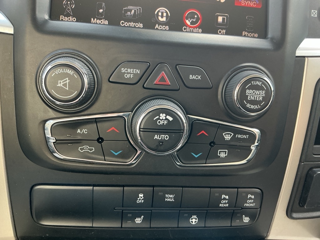 RAM 1500 SLT Crew Cab SWB 4WD 2015 RAM 1500 SLT Crew Cab SWB 4WD 2015