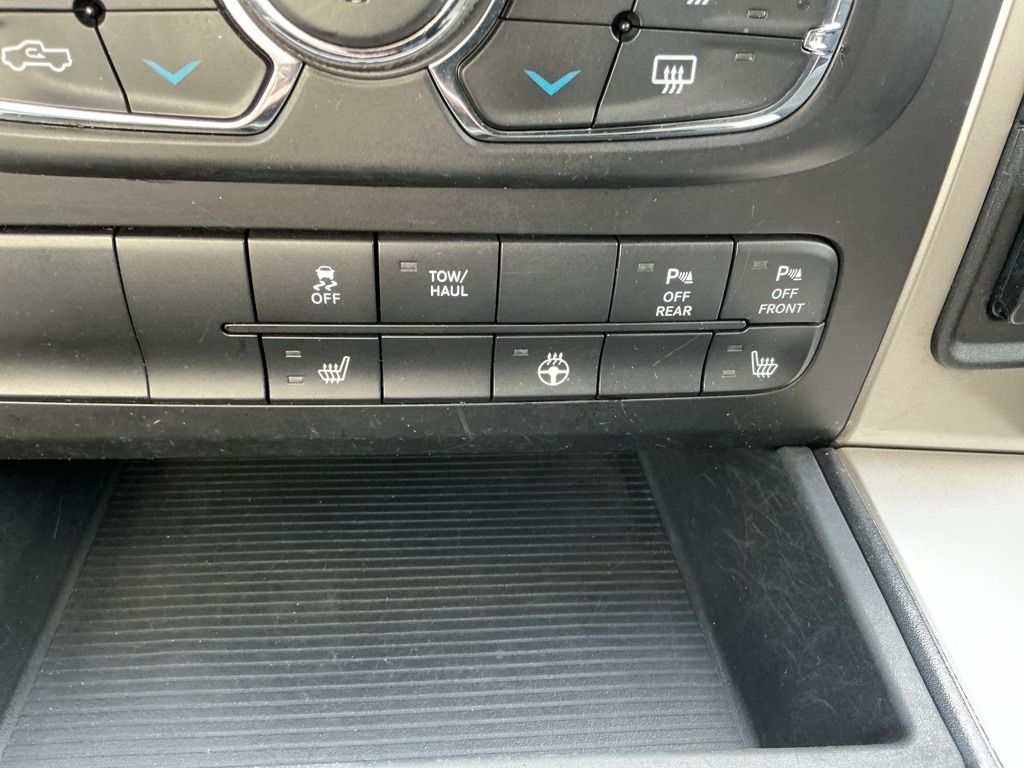 RAM 1500 SLT Crew Cab SWB 4WD 2015 RAM 1500 SLT Crew Cab SWB 4WD 2015