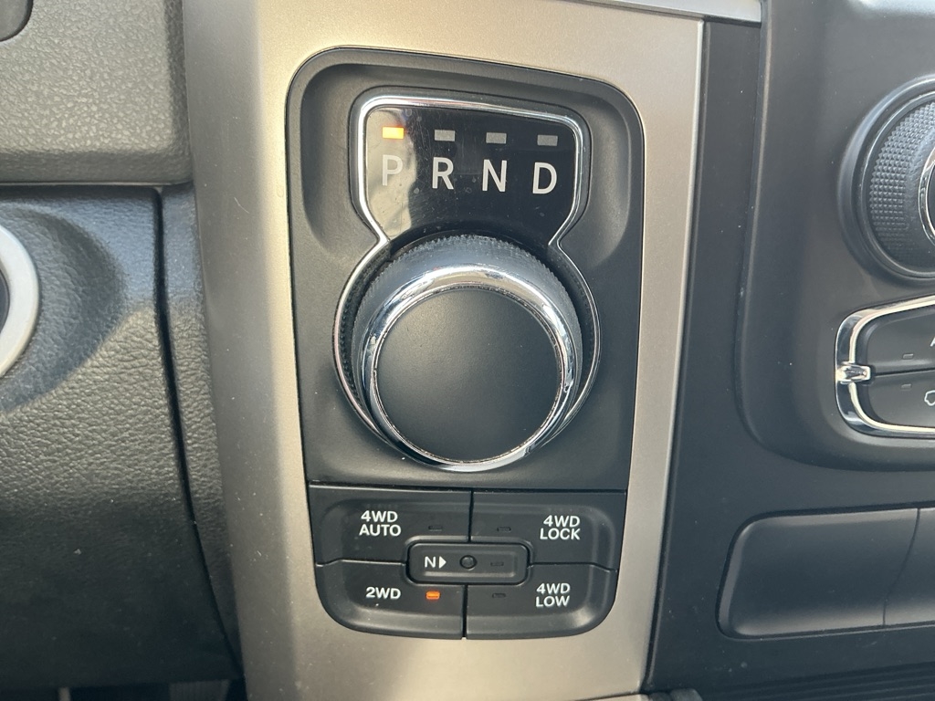 RAM 1500 SLT Crew Cab SWB 4WD 2015 RAM 1500 SLT Crew Cab SWB 4WD 2015