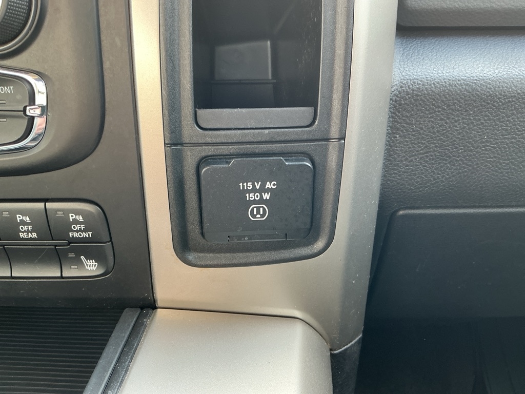 RAM 1500 SLT Crew Cab SWB 4WD 2015 RAM 1500 SLT Crew Cab SWB 4WD 2015