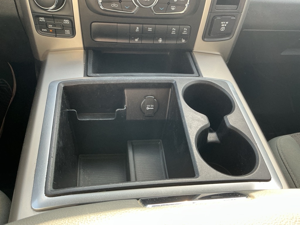 RAM 1500 SLT Crew Cab SWB 4WD 2015 RAM 1500 SLT Crew Cab SWB 4WD 2015