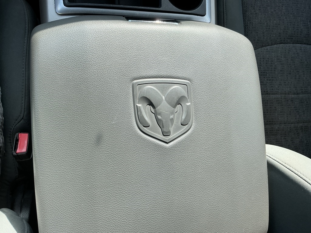 RAM 1500 SLT Crew Cab SWB 4WD 2015 RAM 1500 SLT Crew Cab SWB 4WD 2015