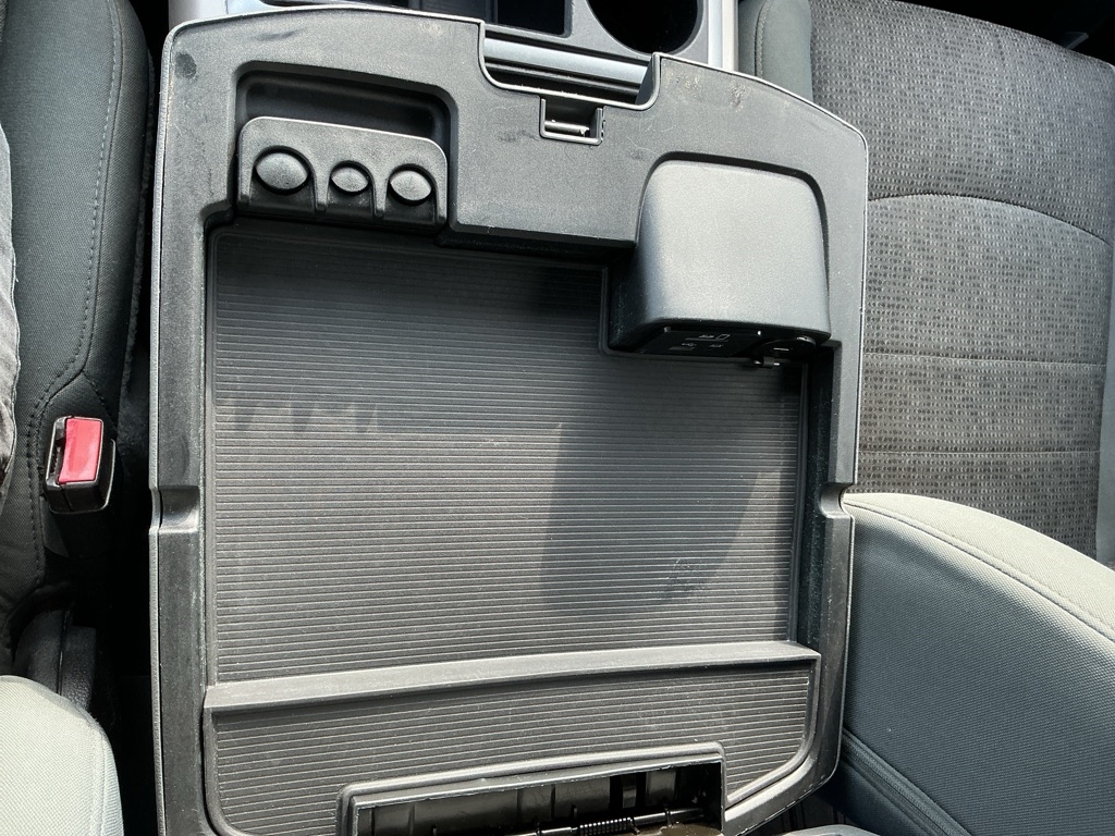 RAM 1500 SLT Crew Cab SWB 4WD 2015 RAM 1500 SLT Crew Cab SWB 4WD 2015