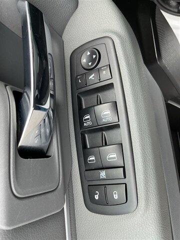 RAM 1500 Classic Tradesman Crew Cab SWB 4WD 2019