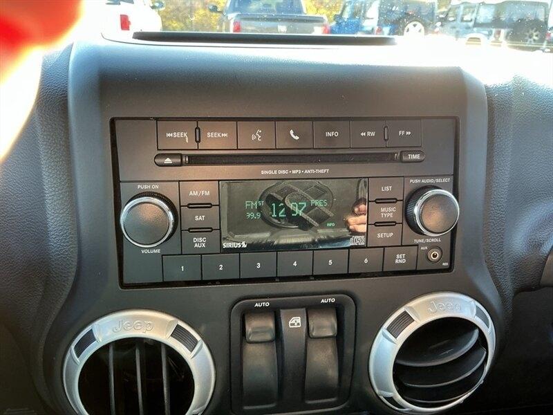 Jeep Wrangler Sahara 4WD 2014