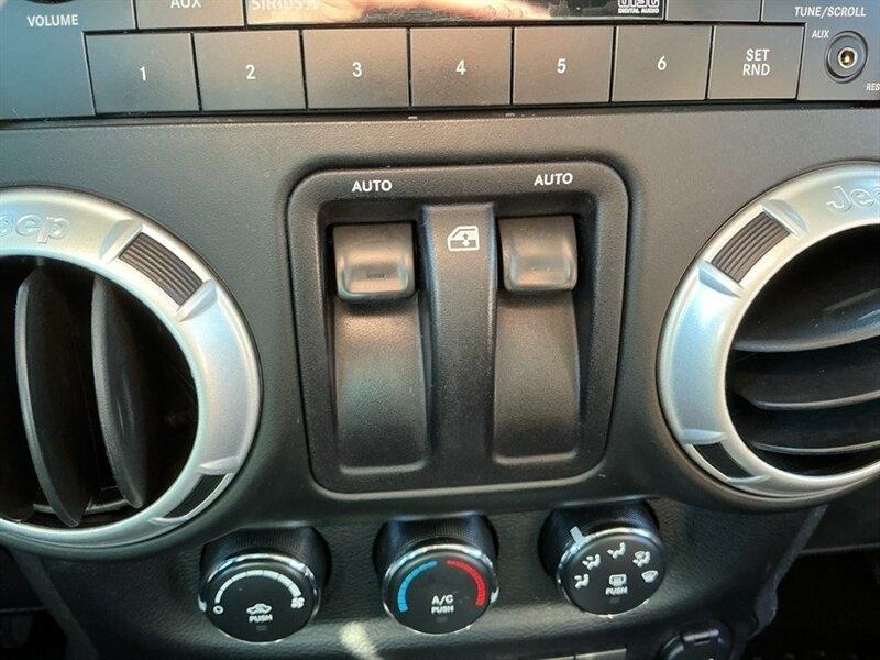 Jeep Wrangler Sahara 4WD 2014