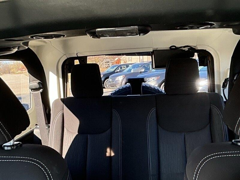 Jeep Wrangler Sahara 4WD 2014