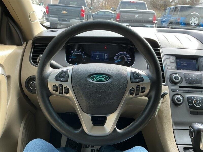 Ford Taurus SE FWD 2017