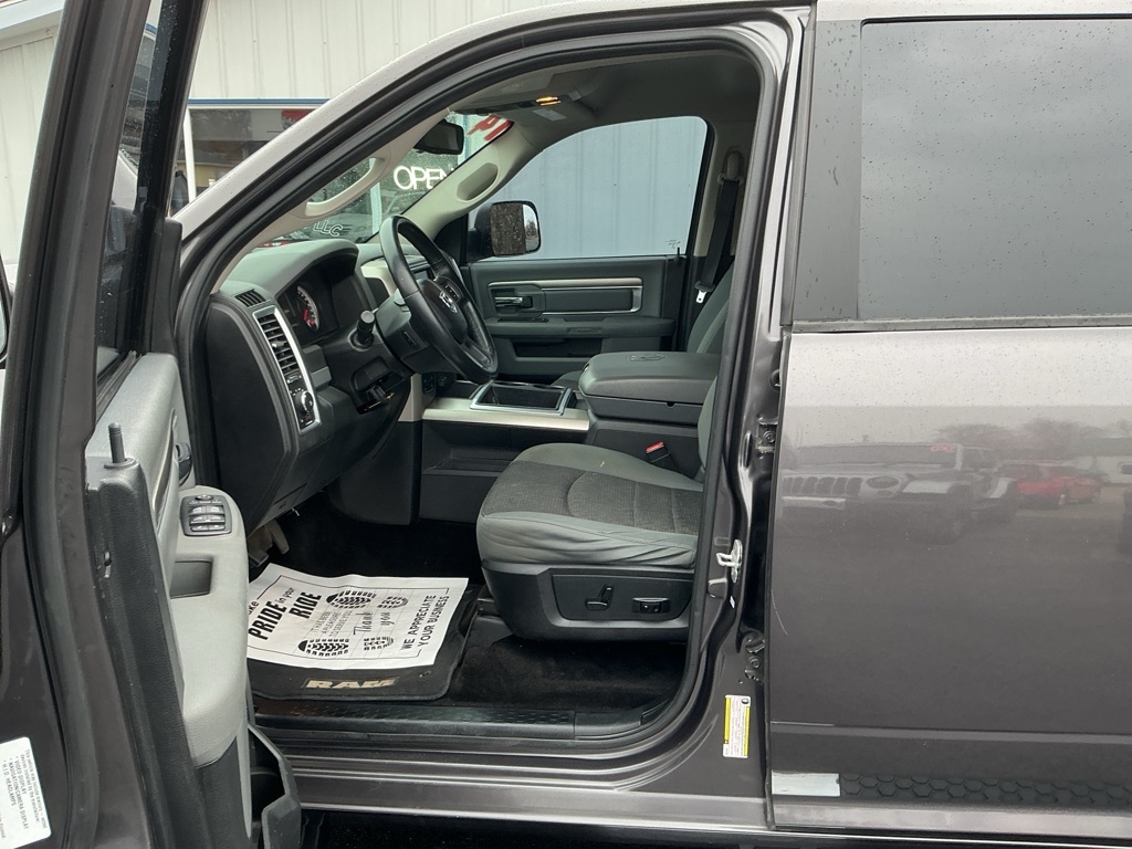 RAM 1500 SLT Crew Cab SWB 4WD 2014