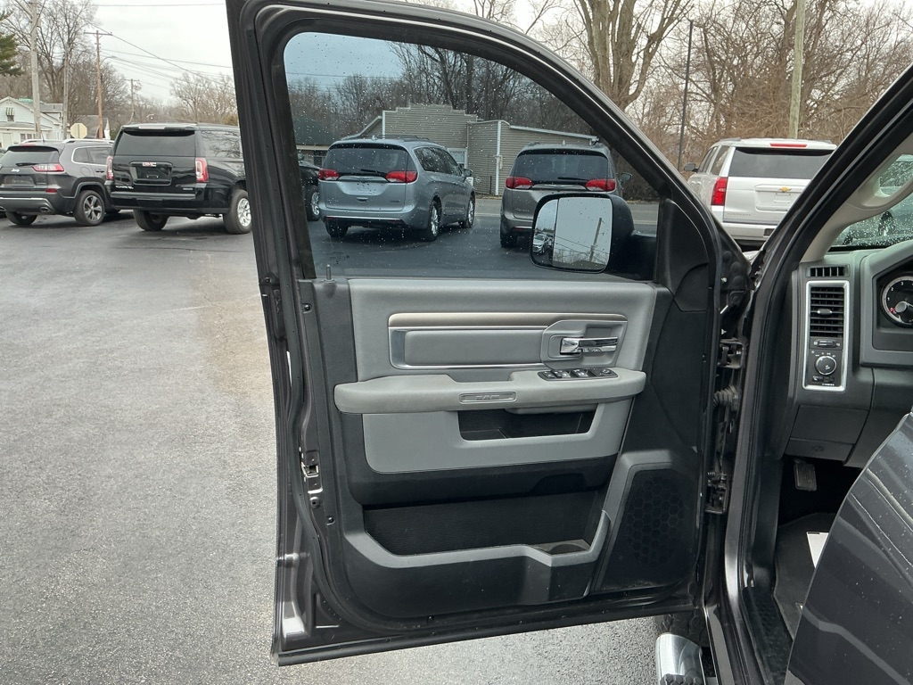 RAM 1500 SLT Crew Cab SWB 4WD 2014