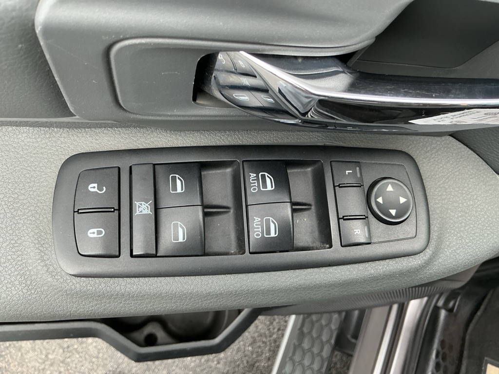 RAM 1500 SLT Crew Cab SWB 4WD 2014