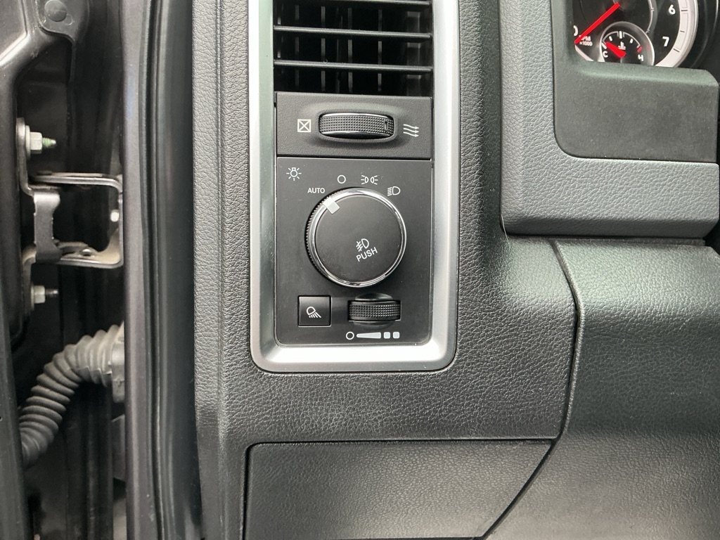 RAM 1500 SLT Crew Cab SWB 4WD 2014