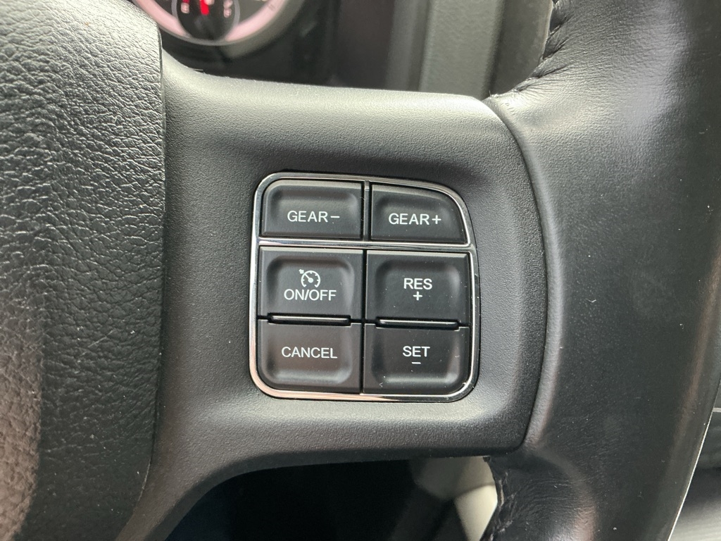 RAM 1500 SLT Crew Cab SWB 4WD 2014