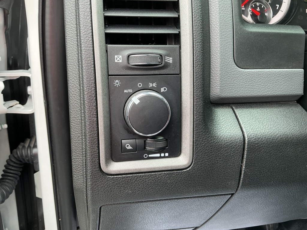 RAM 1500 Classic Tradesman Crew Cab SWB 4WD 2020