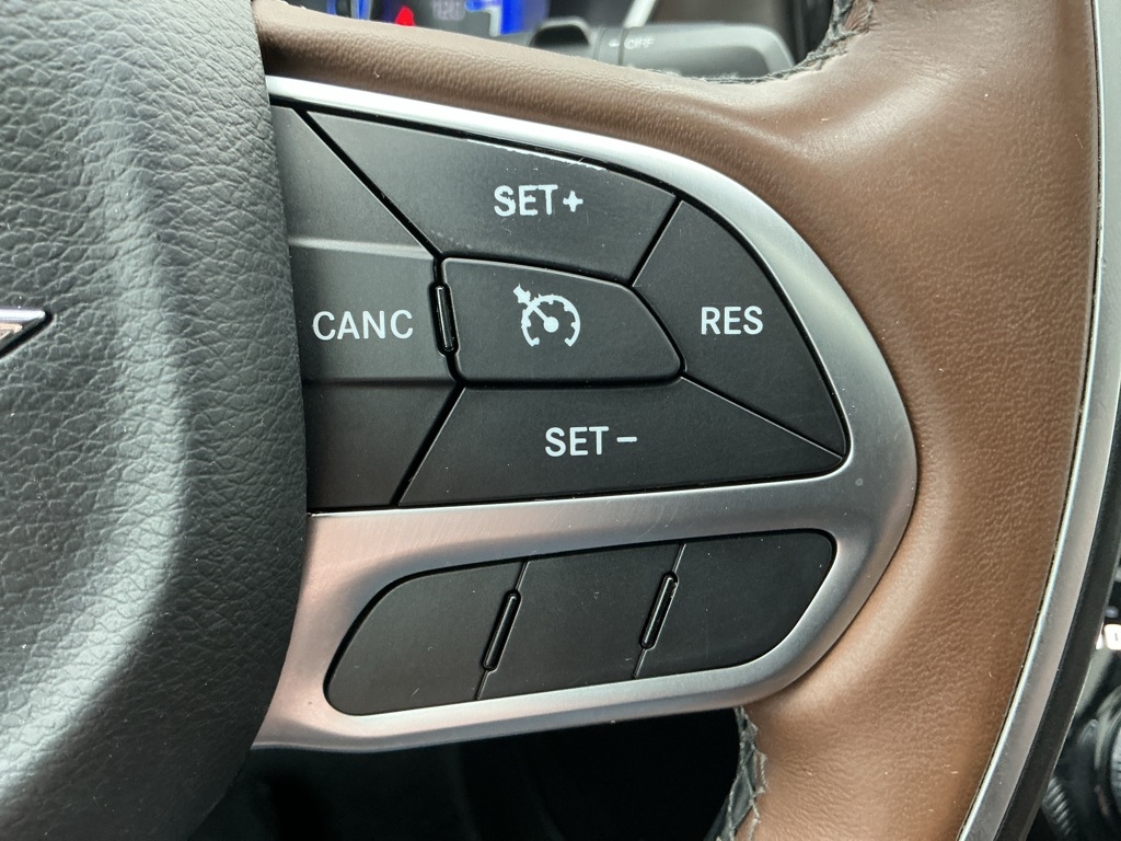 Chrysler Pacifica Limited 2017