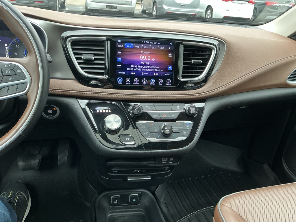 Chrysler Pacifica Limited 2017