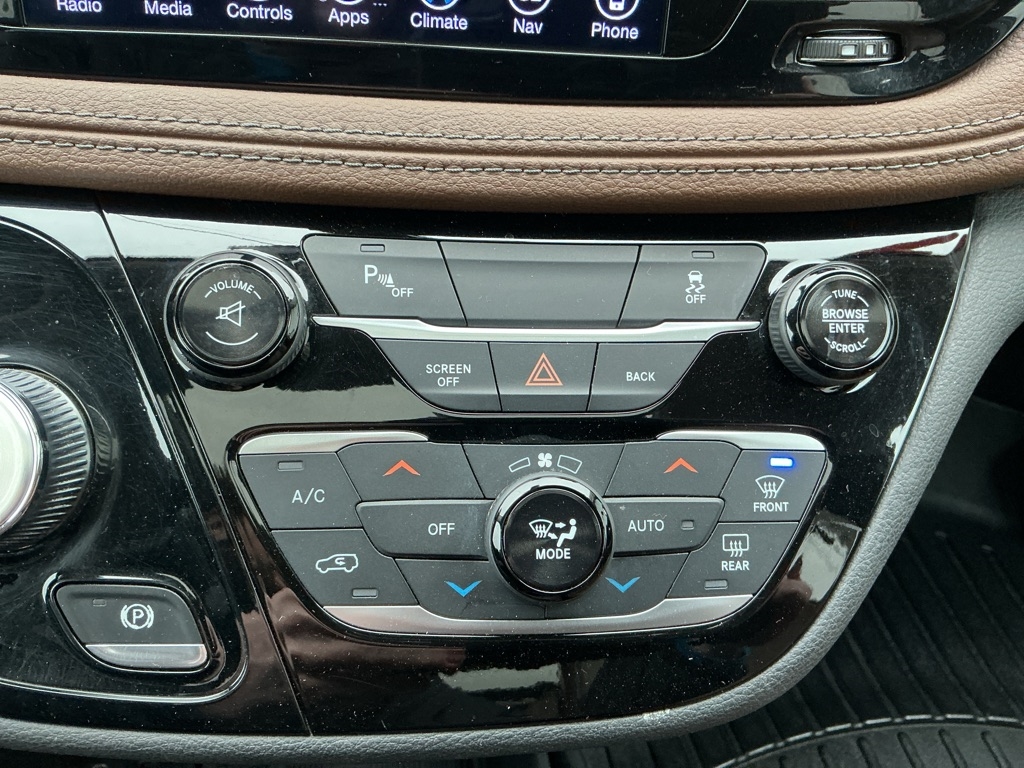 Chrysler Pacifica Limited 2017