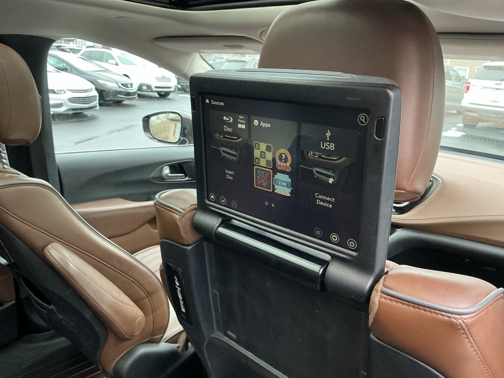 Chrysler Pacifica Limited 2017