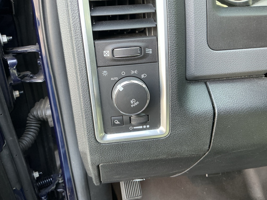 RAM 1500 SLT Quad Cab 2WD 2014