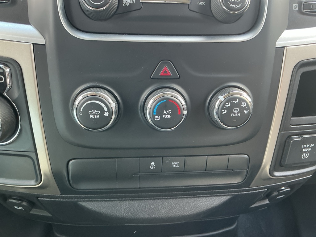 RAM 1500 SLT Quad Cab 2WD 2014