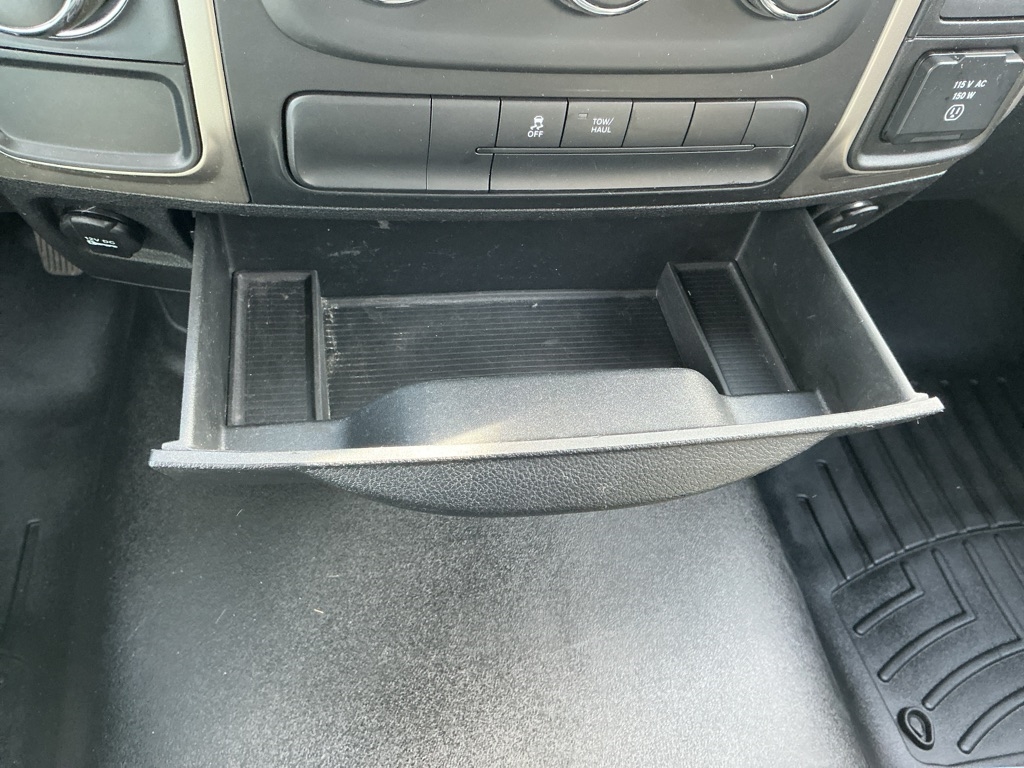 RAM 1500 SLT Quad Cab 2WD 2014