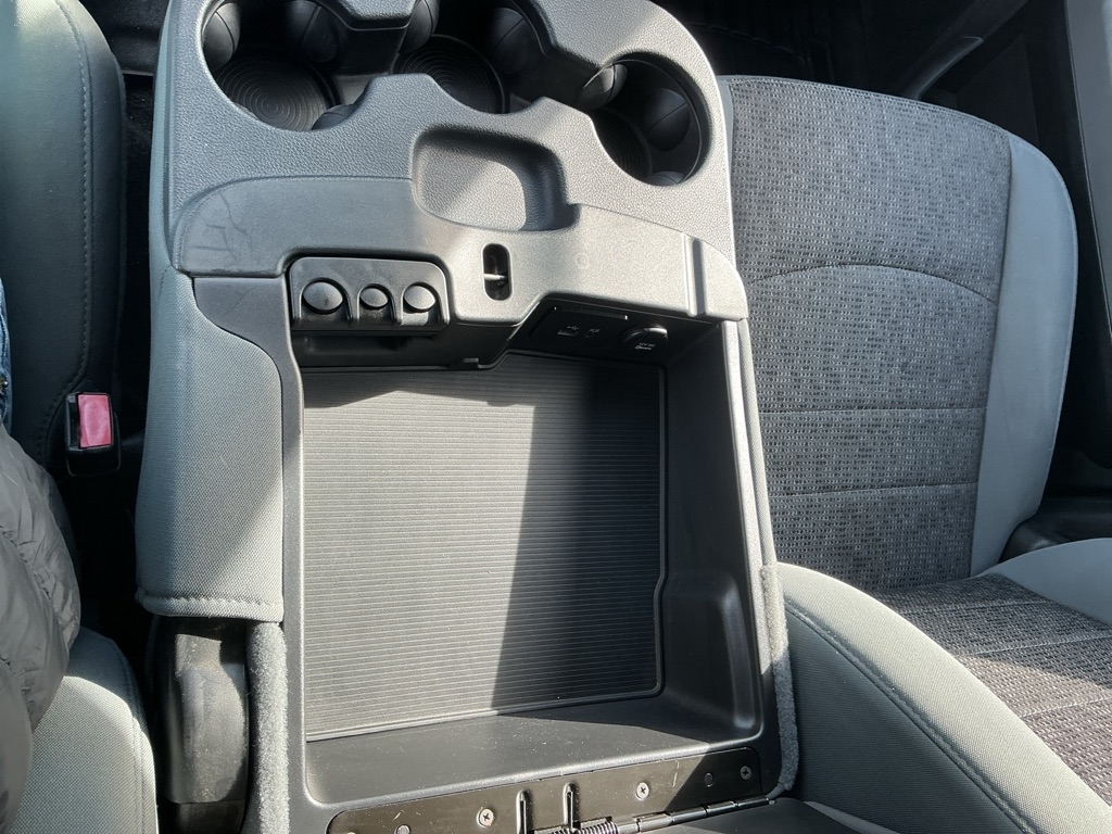 RAM 1500 SLT Quad Cab 2WD 2014