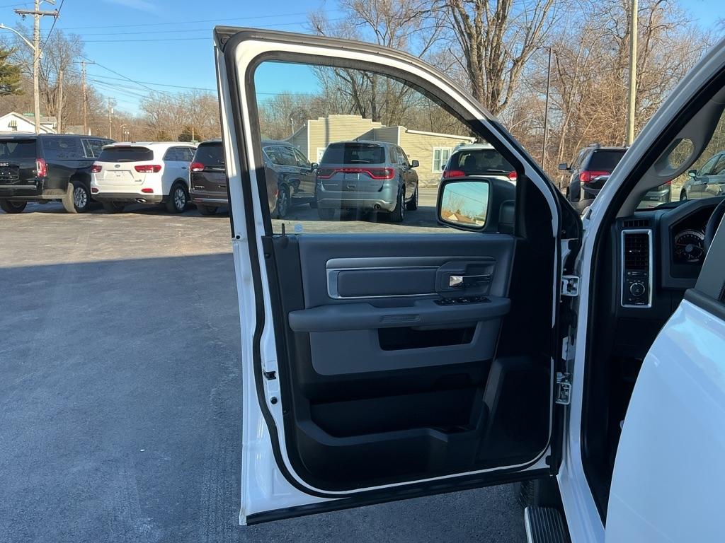RAM 1500 SLT Crew Cab SWB 4WD 2018